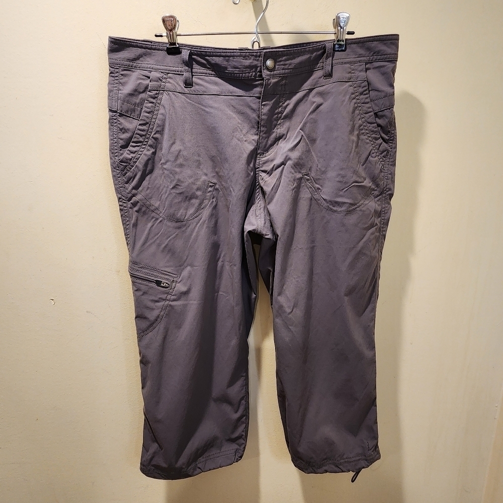 Eddy Bauer Women's Gray Capri Pants Size 12 - Picture 12 of 15